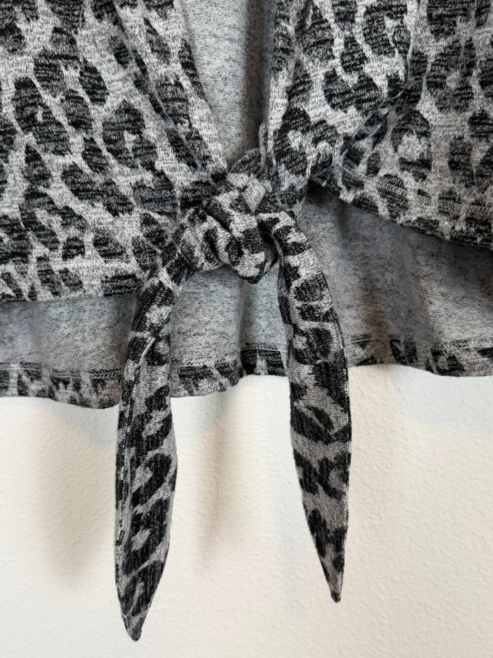 Chico's Gray Black Animal Print Tie Front Lightweight Cardigan Size 3 XL - Picture 6 of 9